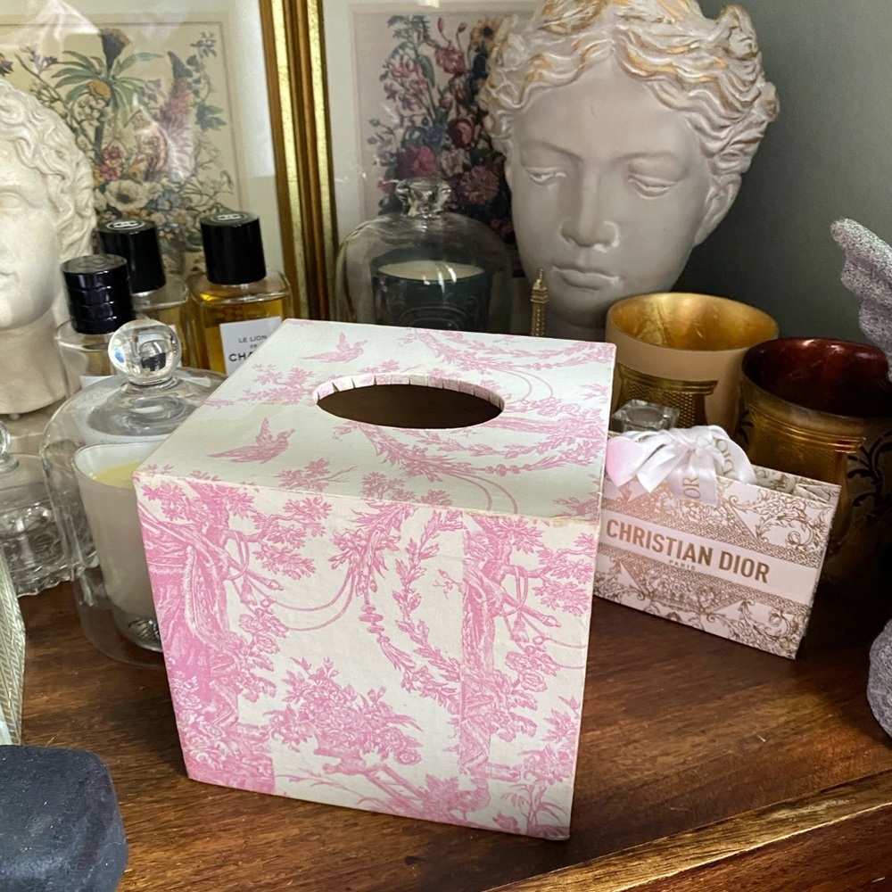 French Provincial pink and white tissue box cover